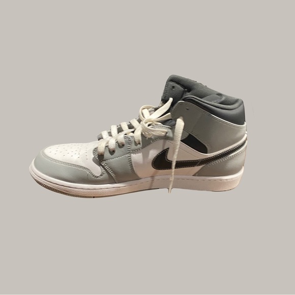 COOL GREY JORDAN 1s - Picture 2 of 4